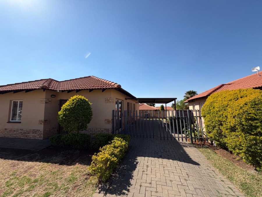 To Let 3 Bedroom Property for Rent in Waterkloof Hill Estate North West